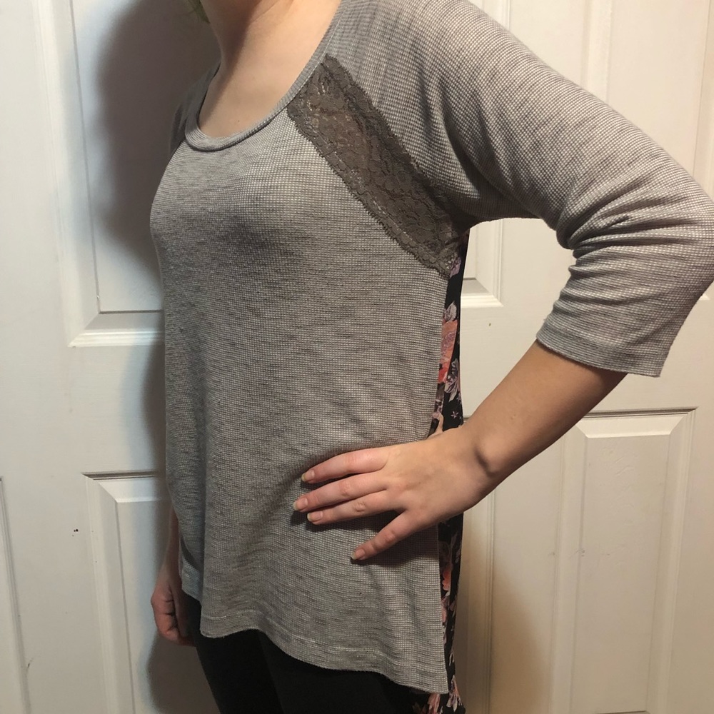 Adorable Rue 21 Hi Lo Top - Picture 3 of 7